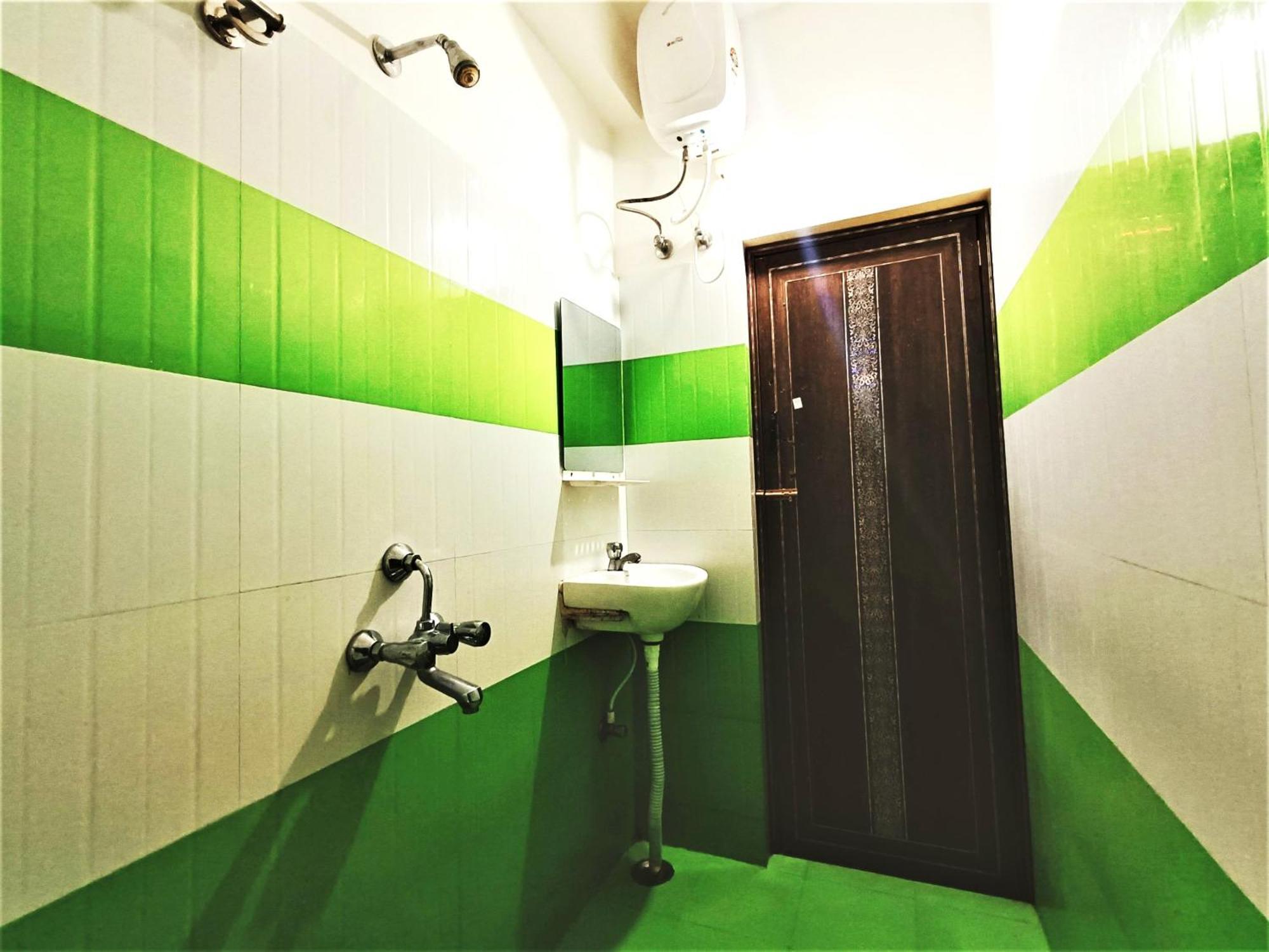 Goroomgo Krishna Residency Puri Near Sea Beach - Spacious Room With Excellent Service Awarded - Best Seller エクステリア 写真